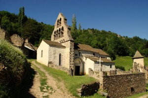 Vue générale de l'église de Leyvaux