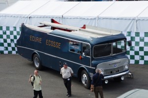 L'écurie Ecosse toujours bien présente et avec un de ses camions d'époque.